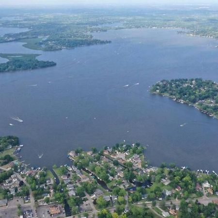 Chain O Lakes Nautical 4Bed 3Bath Waterfront With Bonus Room, Large Deck And Hot Tub Fox Lake 외부 사진