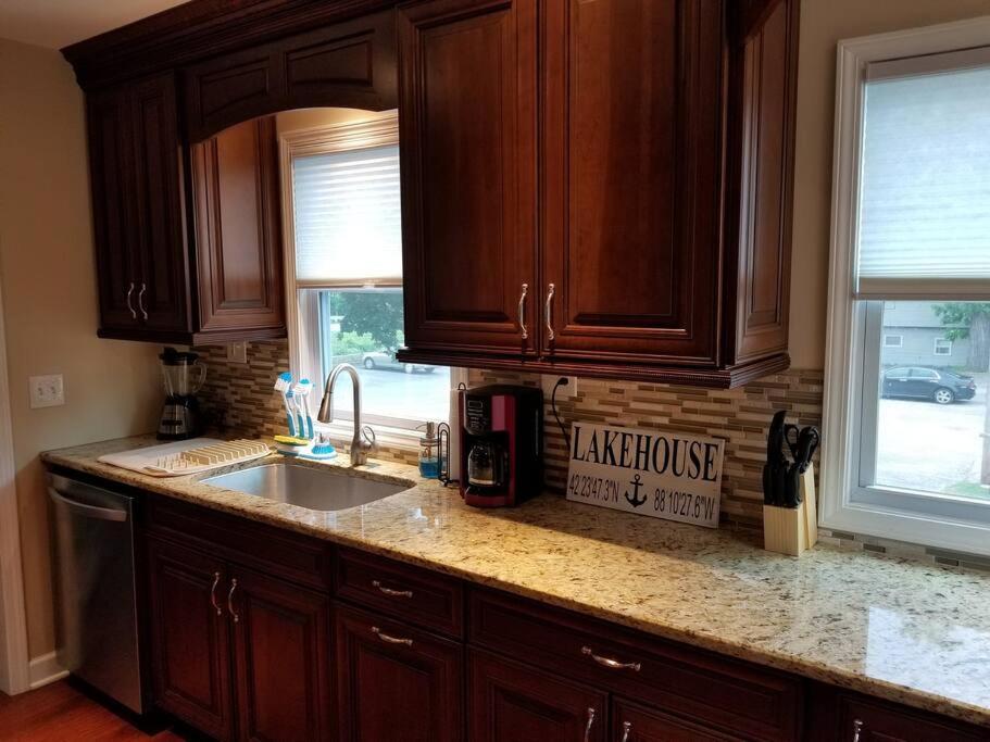Chain O Lakes Nautical 4Bed 3Bath Waterfront With Bonus Room, Large Deck And Hot Tub Fox Lake 외부 사진