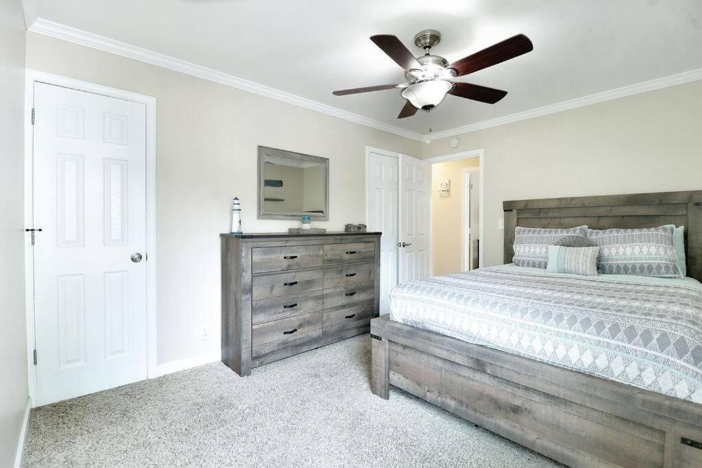 Chain O Lakes Nautical 4Bed 3Bath Waterfront With Bonus Room, Large Deck And Hot Tub Fox Lake 외부 사진