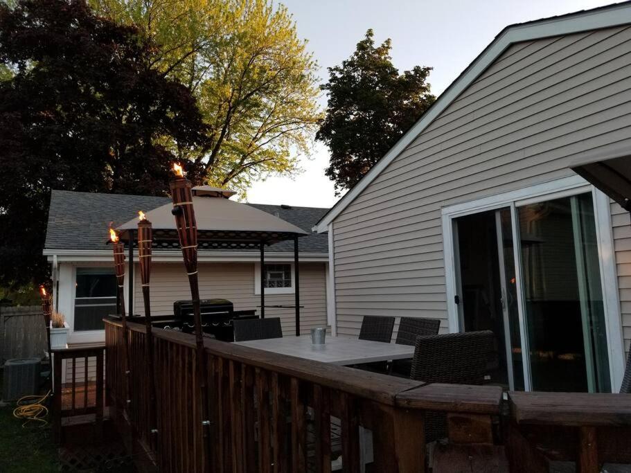 Chain O Lakes Nautical 4Bed 3Bath Waterfront With Bonus Room, Large Deck And Hot Tub Fox Lake 외부 사진