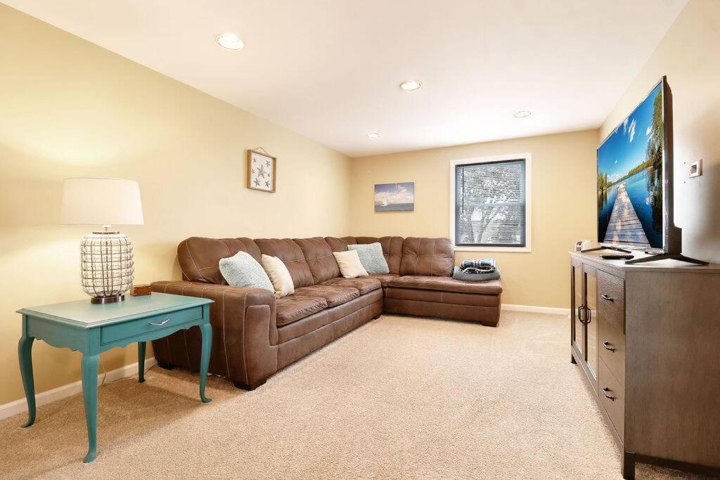 Chain O Lakes Nautical 4Bed 3Bath Waterfront With Bonus Room, Large Deck And Hot Tub Fox Lake 외부 사진