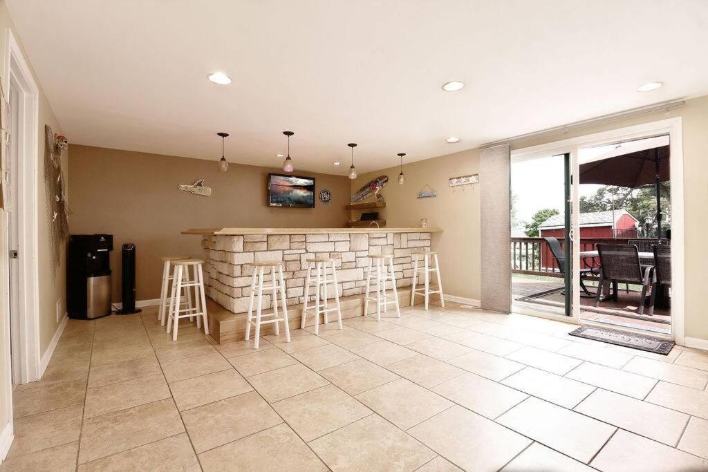 Chain O Lakes Nautical 4Bed 3Bath Waterfront With Bonus Room, Large Deck And Hot Tub Fox Lake 외부 사진