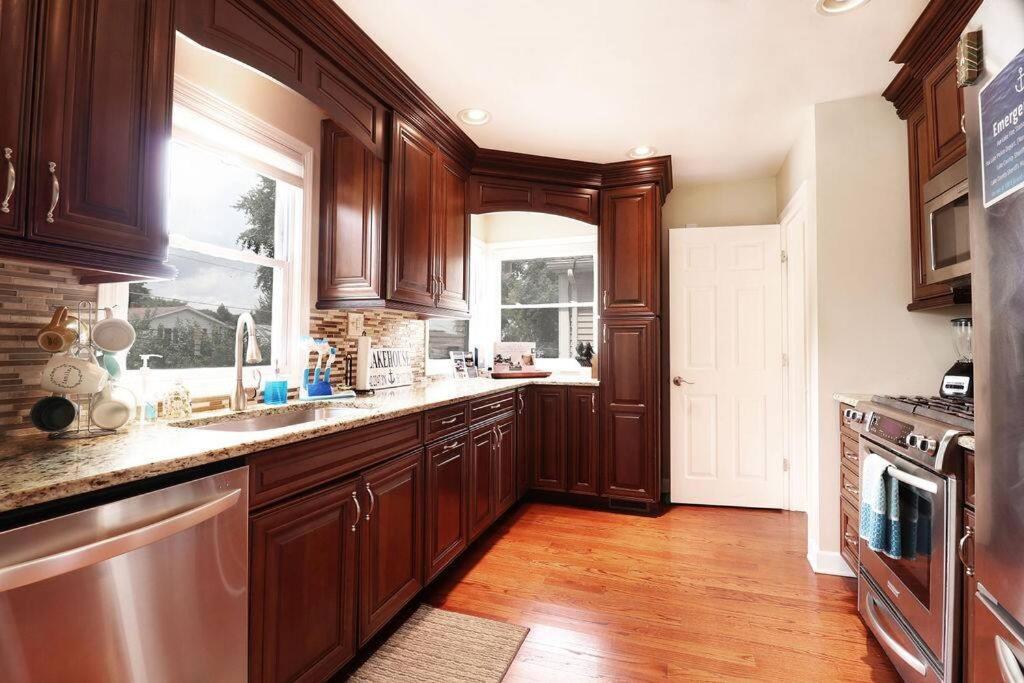 Chain O Lakes Nautical 4Bed 3Bath Waterfront With Bonus Room, Large Deck And Hot Tub Fox Lake 외부 사진