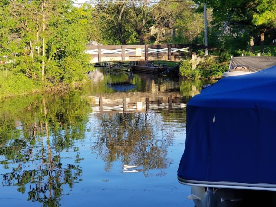 Chain O Lakes Nautical 4Bed 3Bath Waterfront With Bonus Room, Large Deck And Hot Tub Fox Lake 외부 사진