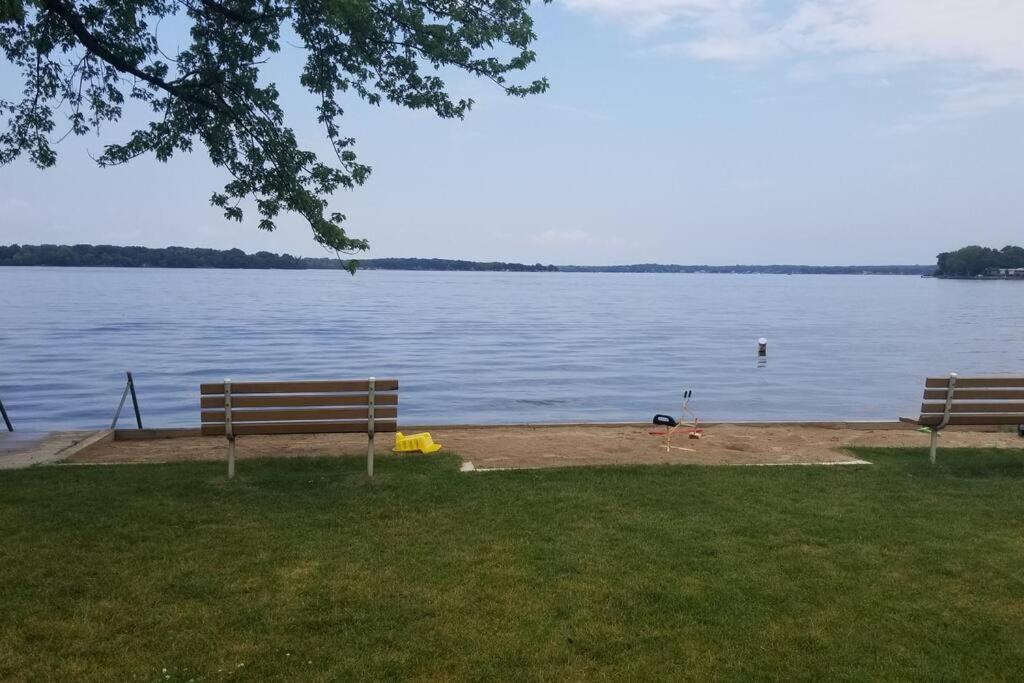 Chain O Lakes Nautical 4Bed 3Bath Waterfront With Bonus Room, Large Deck And Hot Tub Fox Lake 외부 사진