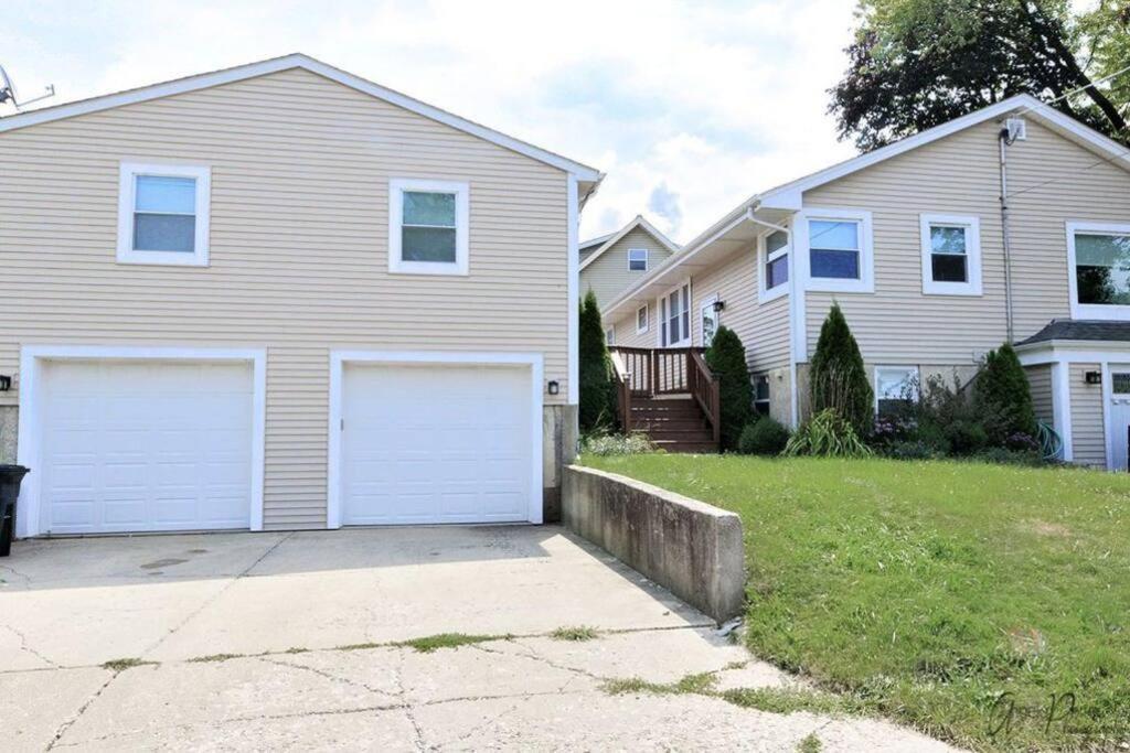 Chain O Lakes Nautical 4Bed 3Bath Waterfront With Bonus Room, Large Deck And Hot Tub Fox Lake 외부 사진
